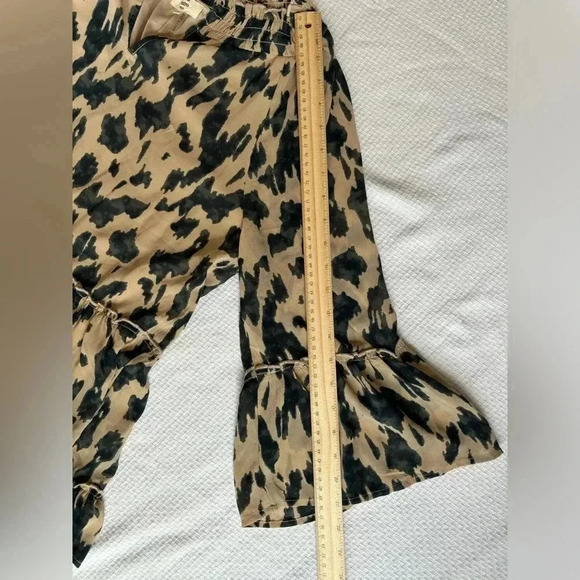Entro Blouse M Animal Print Oversized Flounce Flutter Tired Feminine Flowy - Picture 11 of 11